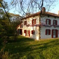 Chambres Maison Labourdasse, hotel em Saint-Martin-de-Hinx