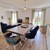 Les Glazons *T4* Olivet + Parking, hotel v destinaci Olivet