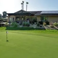 Cottage On The Greens - Stunning Golf Course Views، فندق في باواي