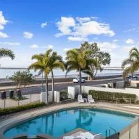 Pier One Waterfront Apartment, hotell i Urangan