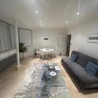 Lovely Entire 1 Bedroom Flat with Patio in Chiswick, ξενοδοχείο σε Chiswick, Λονδίνο