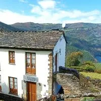 Apartamentos Rurales San Esteban de los Buitres - Illano – hotel w mieście San Esteban