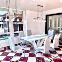 Wie Zuhause! Wohnung mit Garten، فندق في Forstinning