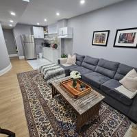 Basement Apartment in Luxury Beach House, hotel a Scarborough, Toronto