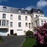 Comfortable holiday apartment on the 2nd floor of an elegant manor house