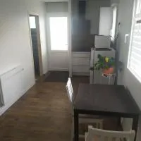 Appartement indépendant, calme 2 adultes, 2 étoiles, hotel em Fleuré