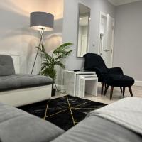 Modern & Spacious 2 bed Apartment at Addison Court - Sleeps 6, Free WIFI