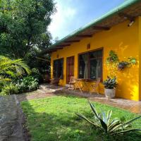 Casa Única - Room with breakfast or Cabins with kitchen, hotel in La Laguna
