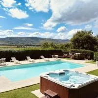 Villa Tuscan Prestige 25 ospiti Piscina Jacuzzi, hotel v destinácii La Croce
