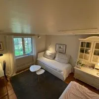 Apartament with access to garden, central, quiet and with free parking, ξενοδοχείο σε Fredrikstad