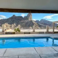 Parker Strip pool house with game room!，帕克的飯店