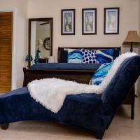 A Taste of Paradise - Vacation Rentals close to US Embassy & Restaurants, hotel u Nassauu