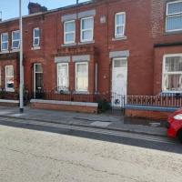 Large house sleeps13 close to lfc stadium anfield