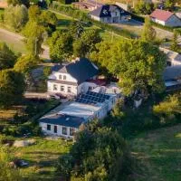 Stara Szkoła w Weremowicach, hotel i Weremowice