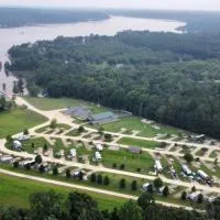 Dozier에 위치한 호텔 Cypress Landing Cabins