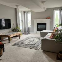 Poolside entire lower level apt, hotel near Oshawa Airport - YOO, Whitby