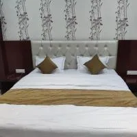 Hotel Praj Paradise، فندق في Brahmapur