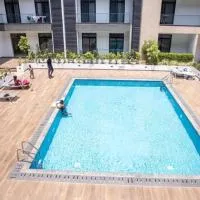 Classic Suite at Embassy Gardens W/pool view, hotel en Cantonments