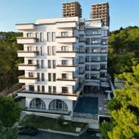 GREAT WHITE HOTEL, hotel u gradu Shëngjin
