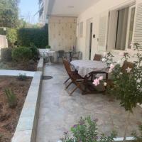 Παραθαλάσσιο στούντιο με κήπο, hotel in Saronida