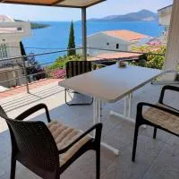 Sea view apartment in Bigova Bay, hotel v destinaci Bigovo