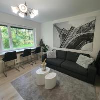 Close to the metro and the beach!!! with a view of the Scandinavian forest, khách sạn ở Vällingby, Stockholm