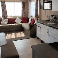 3 BEDROOM CARAVAN ON ST OSYTH BEACH HOLIDAY PARK WITH FREE Wfi AND PARKING