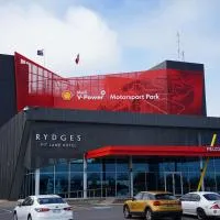 Rydges Pit Lane、テーレム・ベンドのホテル