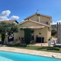 Villa individuelle - CHASSIEU, hotel a Chassieu