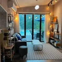 Us on Earth Guesthouse, hotel i Danyang