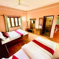 Hotel Tree Tops- A Serene Friendly Hotel in Sauraha, hotell i Chitwan