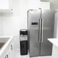 Luxurious Place Spacious 2BR with WIFI Near SM Lucena、ルセナのホテル