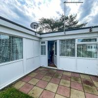 Superb Chalet In Nearby Hemsby Beach In Norfolk With Free Wifi Ref 00122ba