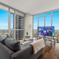 Ultra Luxurious 2.5 Bedroom 2 Full Bathroom 1 Parking Condo Near SQ1 Striking Views, hotel in Mississauga City Centre, Mississauga