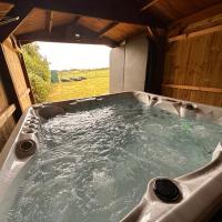 Hot Tub & GF Bedroom in Countryside Holiday Home
