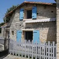 Gîte Bin Benaise draps et serviettes compris، فندق في Pamproux