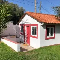 Lisbon Cozy House w/Garden and Pool, hotel en Valejas