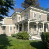 Doyle House - Near Cooperstown Dreams Park 2, hotelli kohteessa Milford