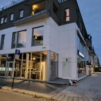 Koselig leilighet i hjerte av Lillestrøm, 1 stue med kjøkken, 1 soverom, 1 bad og parkeringsplass, hotel in Lillestrøm