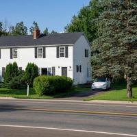 Family Place that Feels like Home, hotel near Fredericton International Airport - YFC, Fredericton