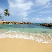 Jamaica Time Driftwood at Sea Palms 3BR 3BA Condo in Ocho Rios with Pool and Beach Front with Views ONLY 10 Mins from Ochi Intl Airport Direct flight from Miami, готель у місті Сент-Мері