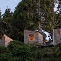 Russell's Cabins، فندق في Omihi