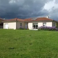 maison plein pied sur grand terrain VIELLE, hotel a Ytrac