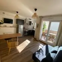 A 50 m de la plage, appartement de 35 m2 : Les pieds salés، فندق في Bréhal