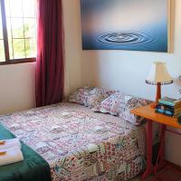 Cosy Boho Cottage - All to Yourself!, hotell i Westville i Durban