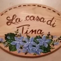 La casa di Tina - Civenna, hotel em Civenna
