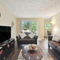 Convenient Athens Condo with Patio about 3 Mi to UGA!, מלון ליד Athens-Ben Epps Airport - AHN, אתנס