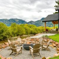 Modern Turnerville Cabin with Hot Tub and Scenic Views, hotel near Afton Municipal Airport - AFO, Thayne