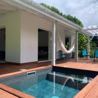 Bungalow l'amandier avec piscine, hotel berdekatan Les Saintes Airport - LSS, Terre-de-Haut