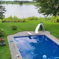 Villa Delrose Waterfront - No party, hotel en Montreal